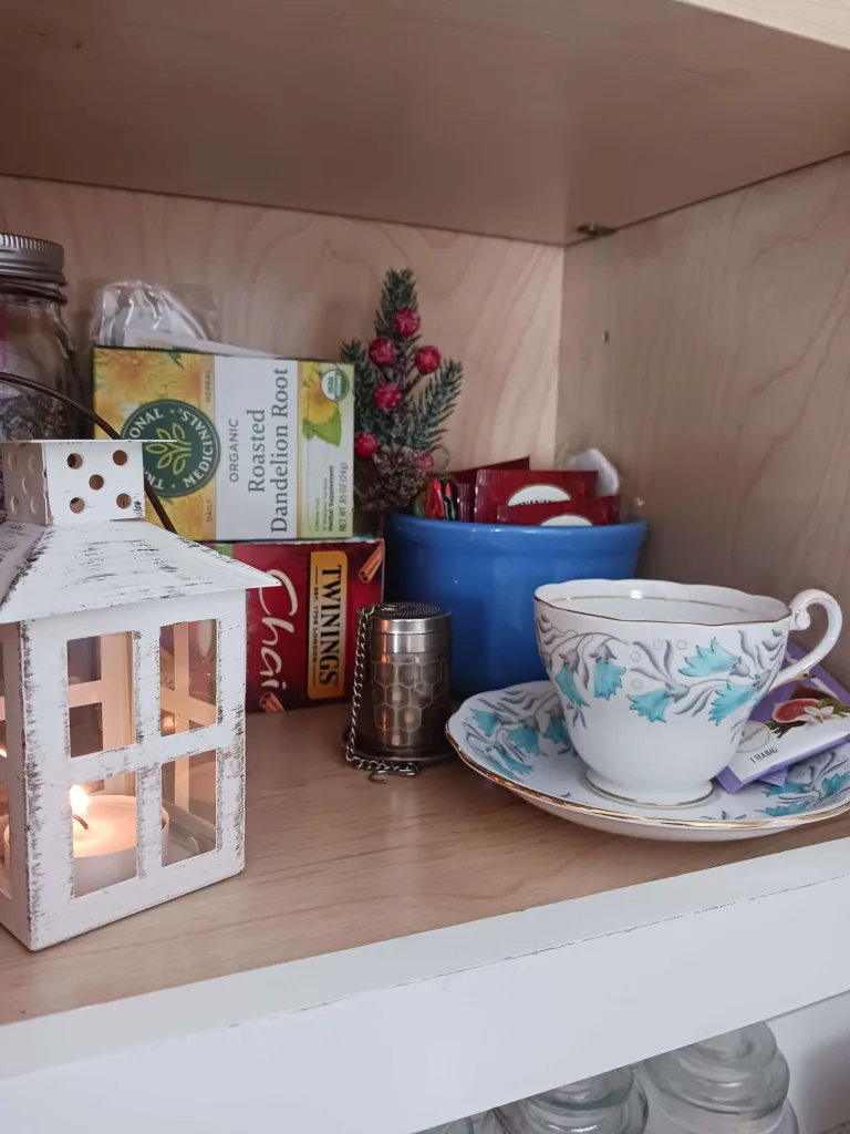 how to organize a winter tea cabinet, the aesthetics of a cozy tea cabinet, a tea cupboard for winter days