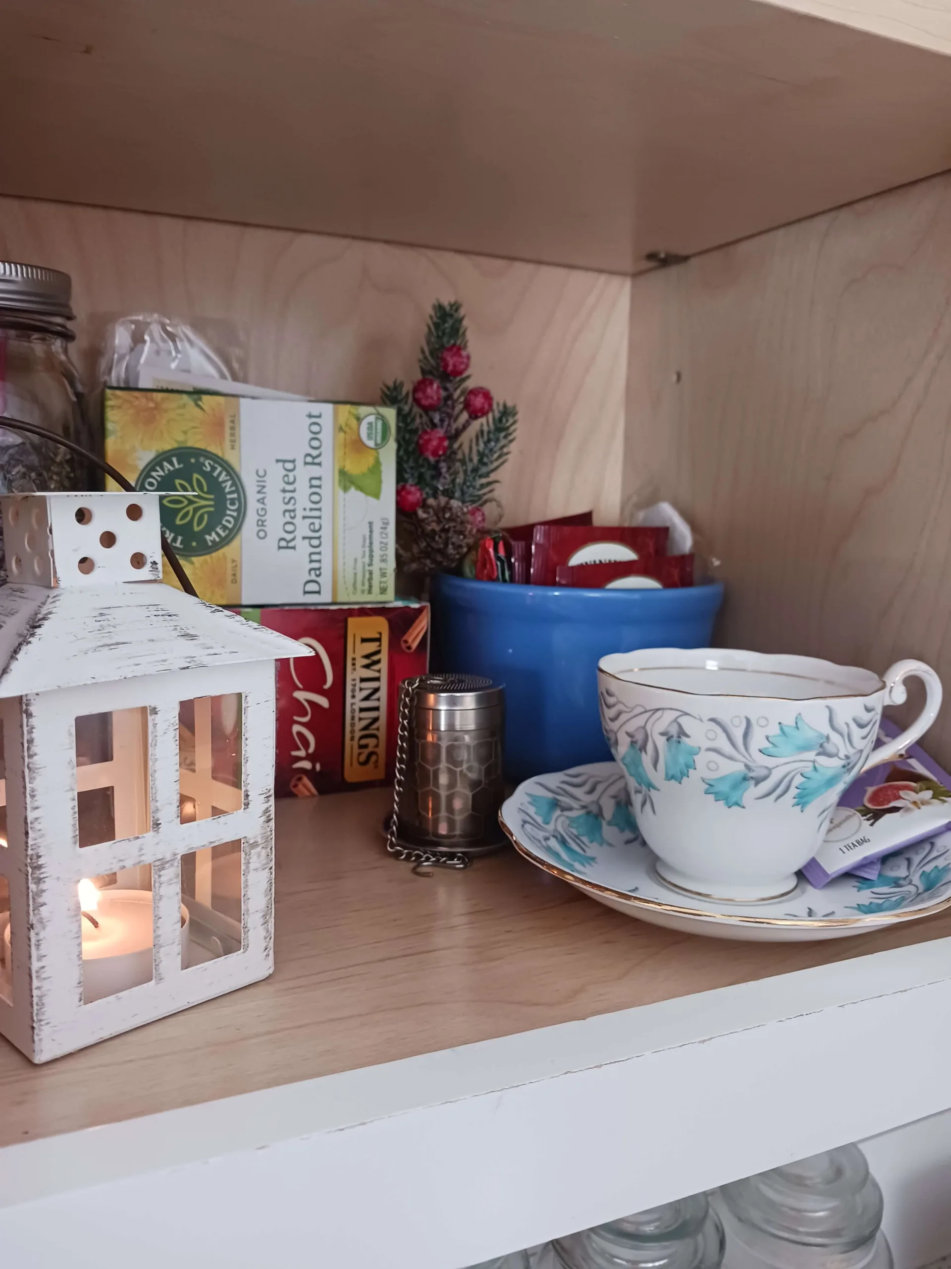 How to Organize a Winter Tea Cabinet